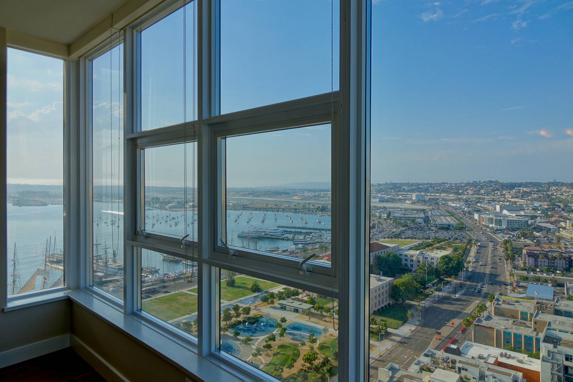 Vistas al noroeste de los apartamentos de Bayside en San Diego