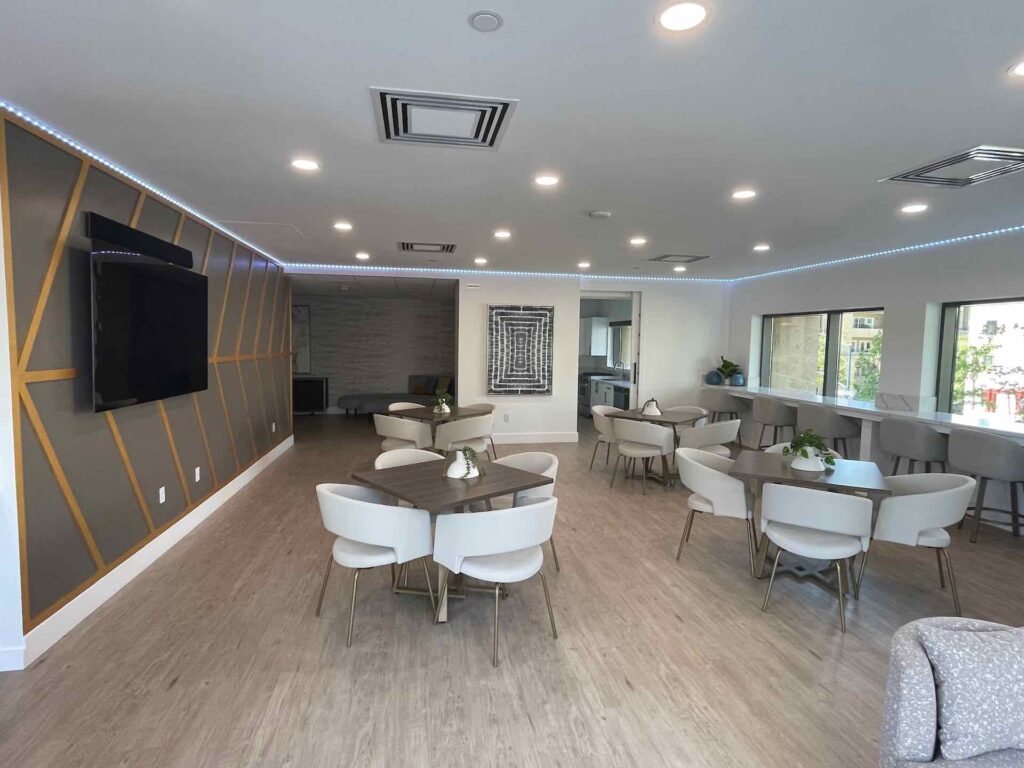 Community Lounge Amenity at Pinncle lounge room at building's amenity floor