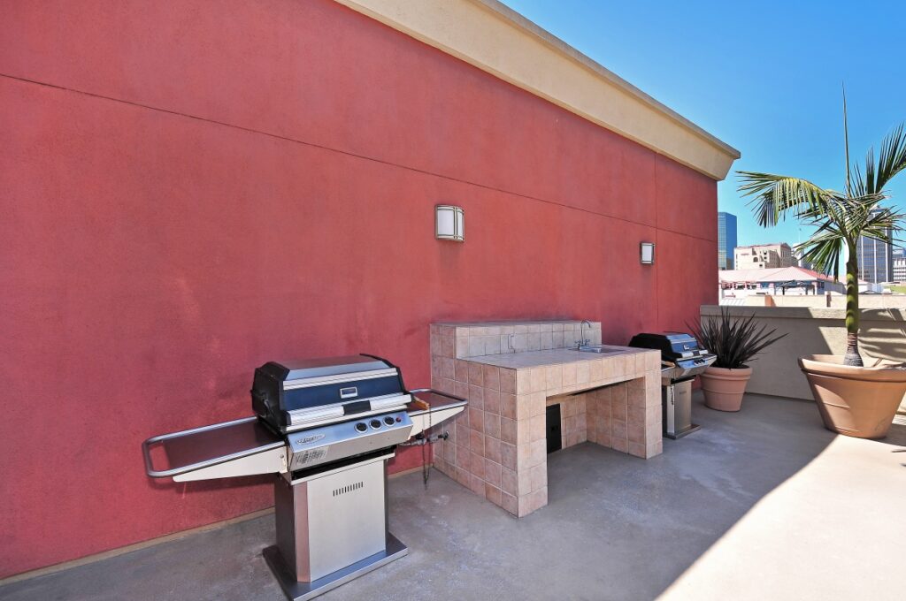烧烤区 SD 市中心公寓大楼