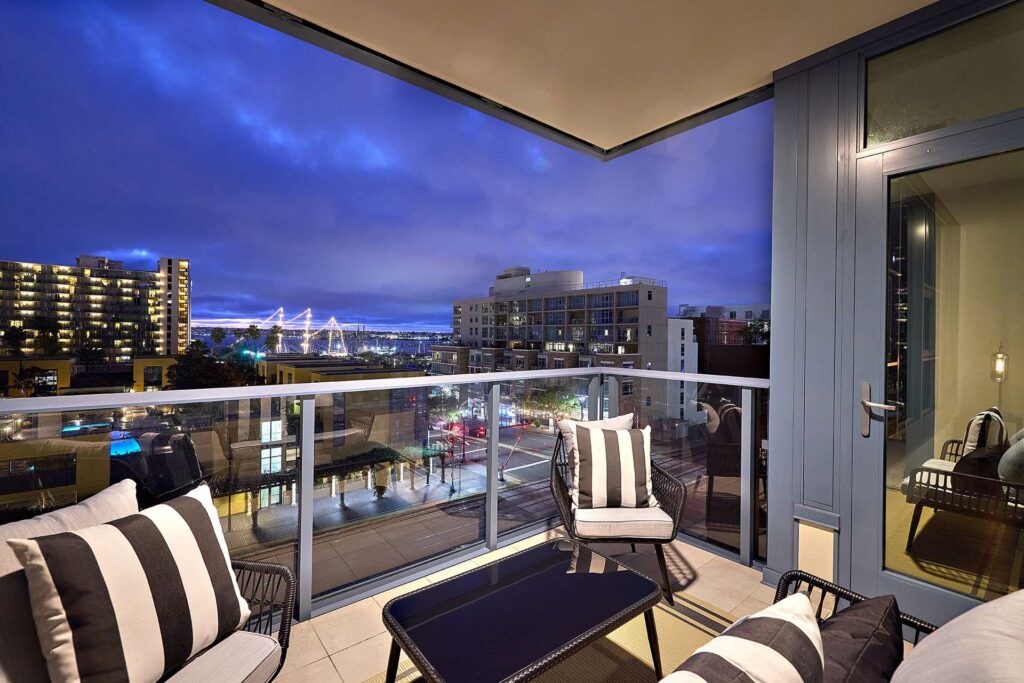 013 Balcony NW night