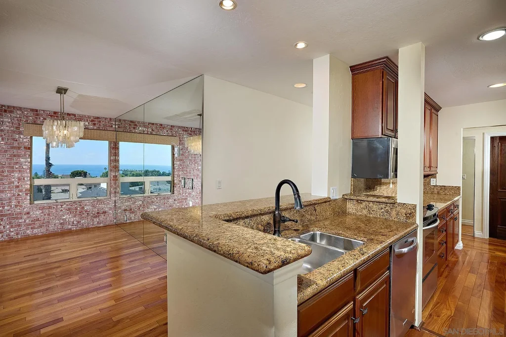 935 Genter Unit 406-22