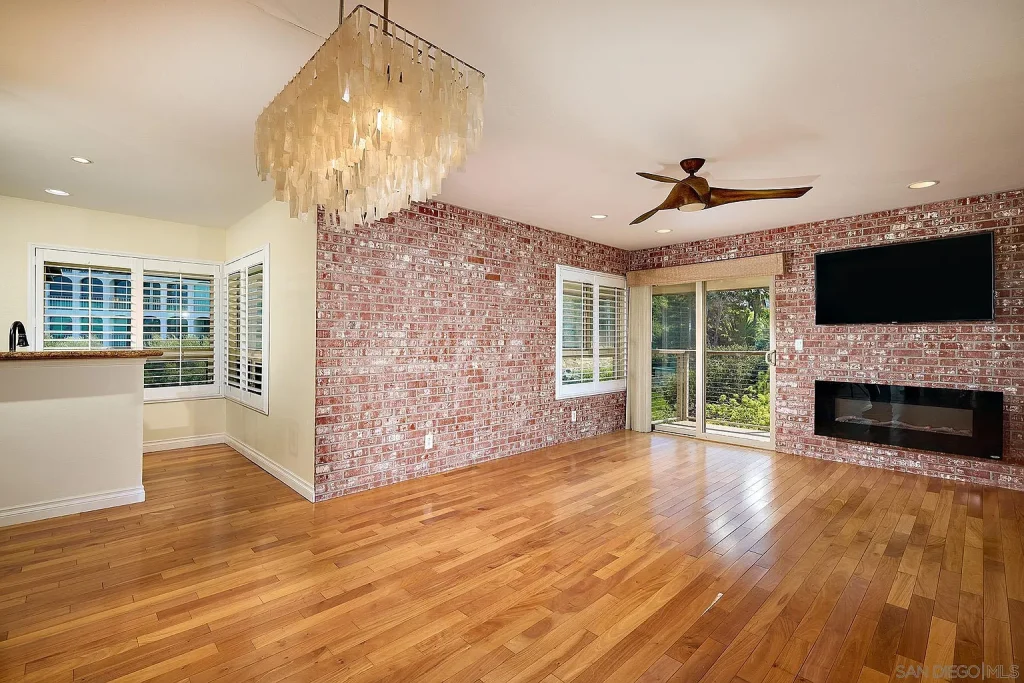 935 Genter Unit 406-3