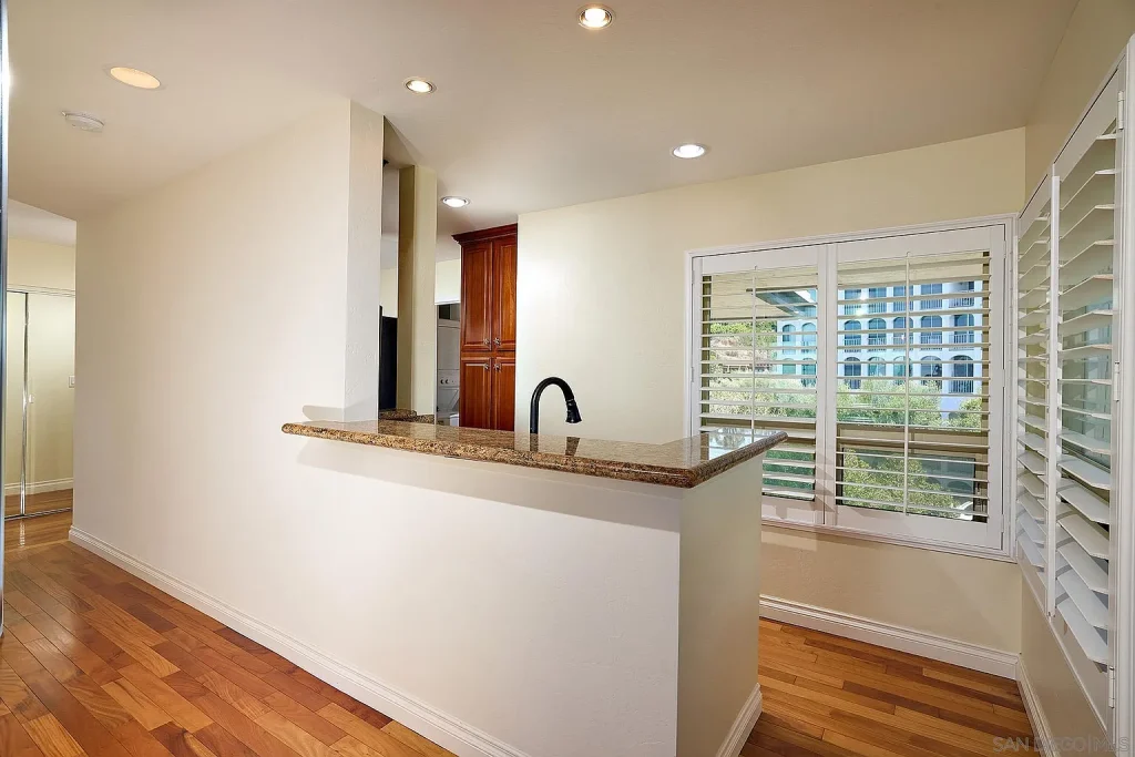 935 Genter Unit 406-8