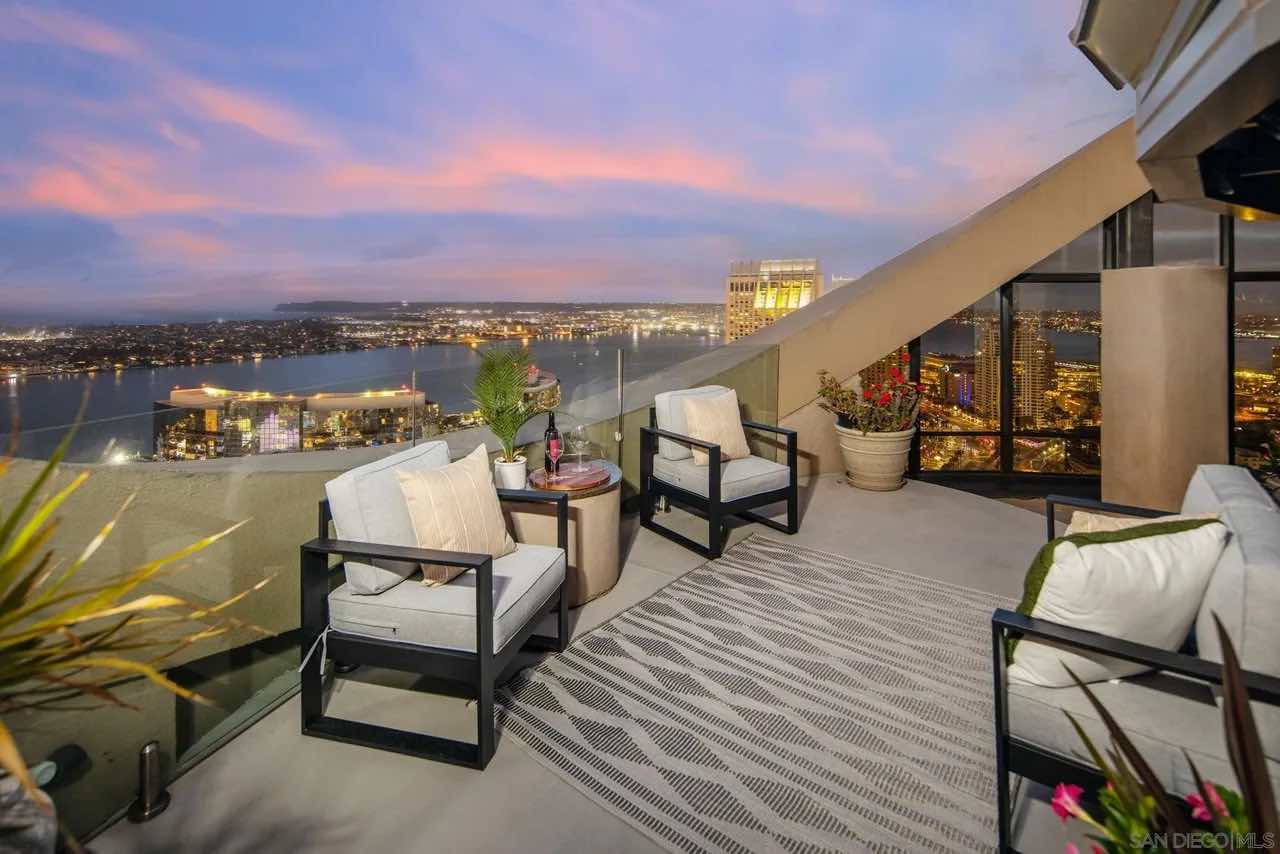 Harbor Club condo 3902