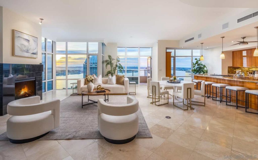 The Pinnacle residences 3004 and 3001 combined into one unit
