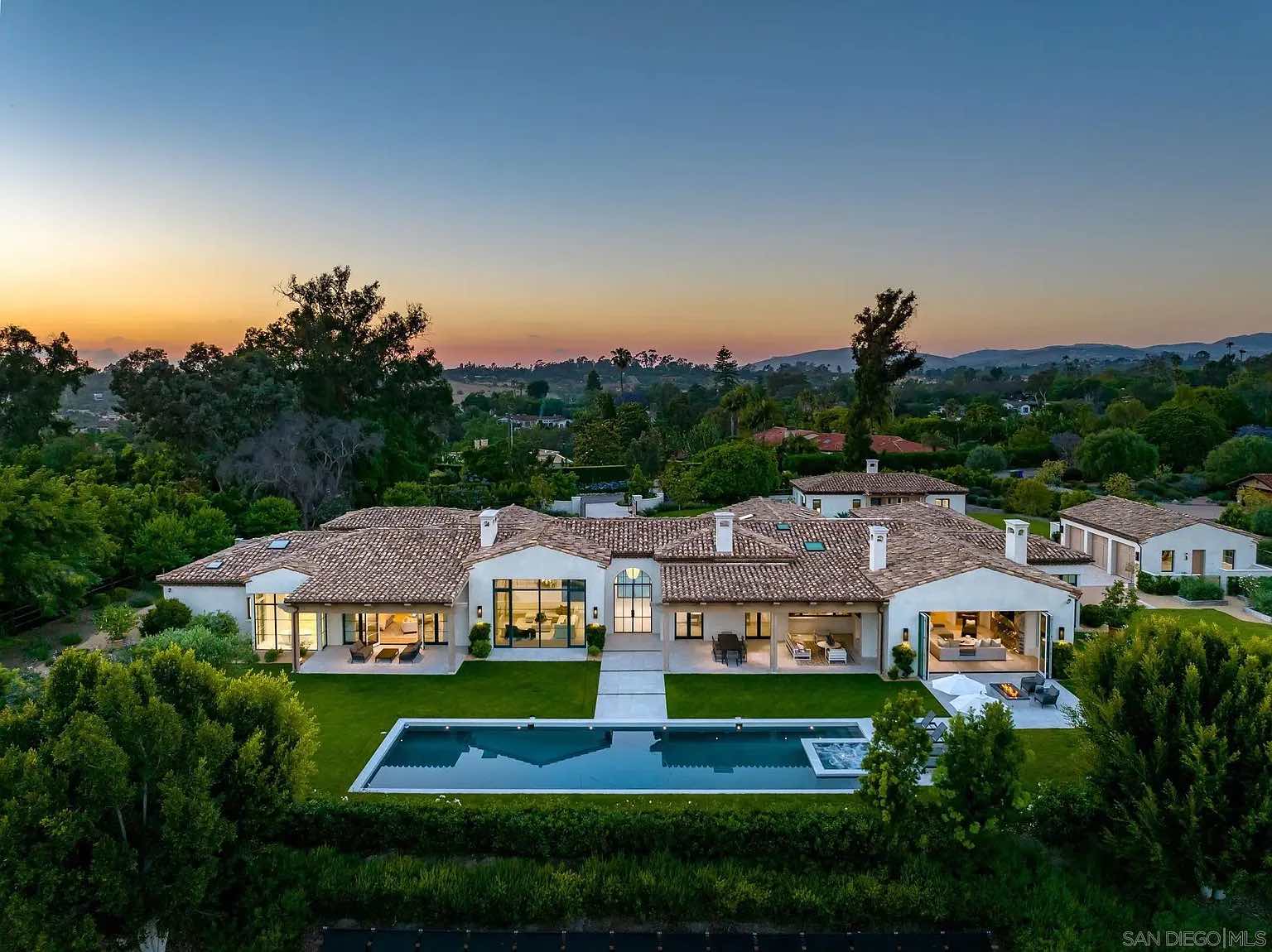 5801 Lago Lindo home in Rancho Santa Fe California
